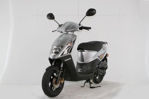 The scoot comes in weighing in at a respectable 170lbs, 20lbs heavier than a